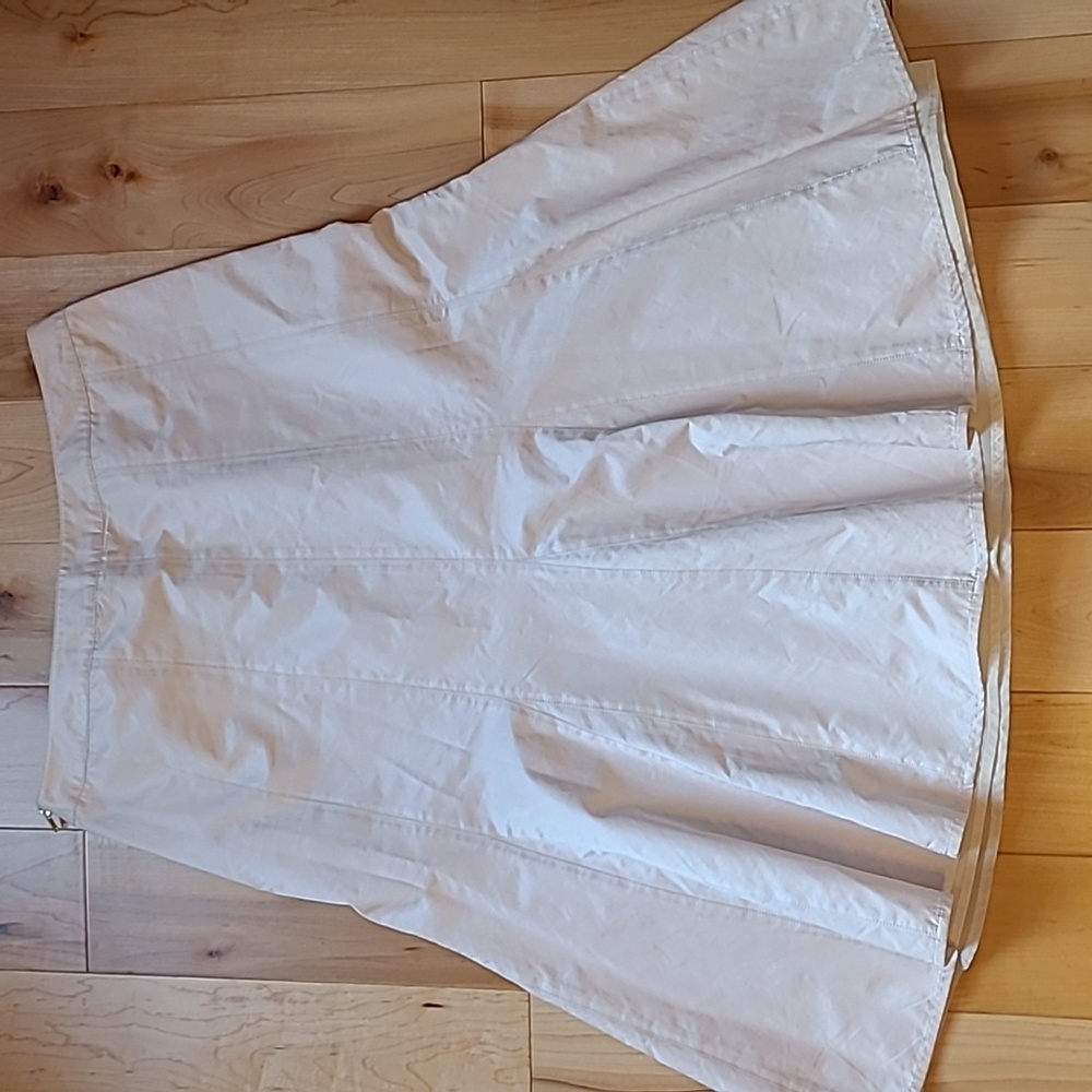 Shimmery White Flare Skirt Spanner - Picture 5 of 7